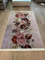 Vloerkleed bloemen van Essennza lila, Huis en Inrichting, Stoffering | Tapijten en Kleden, Ophalen, Zo goed als nieuw, Rechthoekig