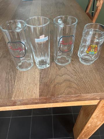Set van 4 diverse bierglazen met logo beschikbaar voor biedingen