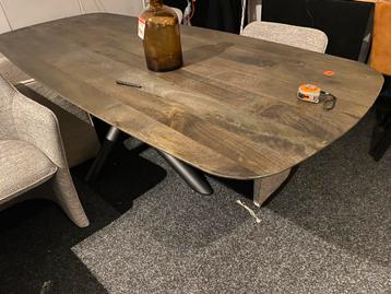 Deense ovale tafel 200x100 walnoot, matrixpoot beschikbaar voor biedingen