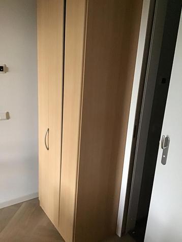 Slaapkamer kast met vouwdeuren beschikbaar voor biedingen