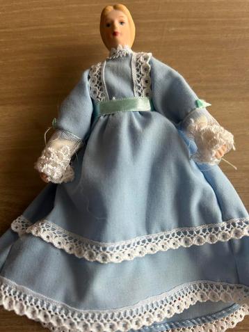 Pph dame 3 (3 van 4) porselein beschikbaar voor biedingen