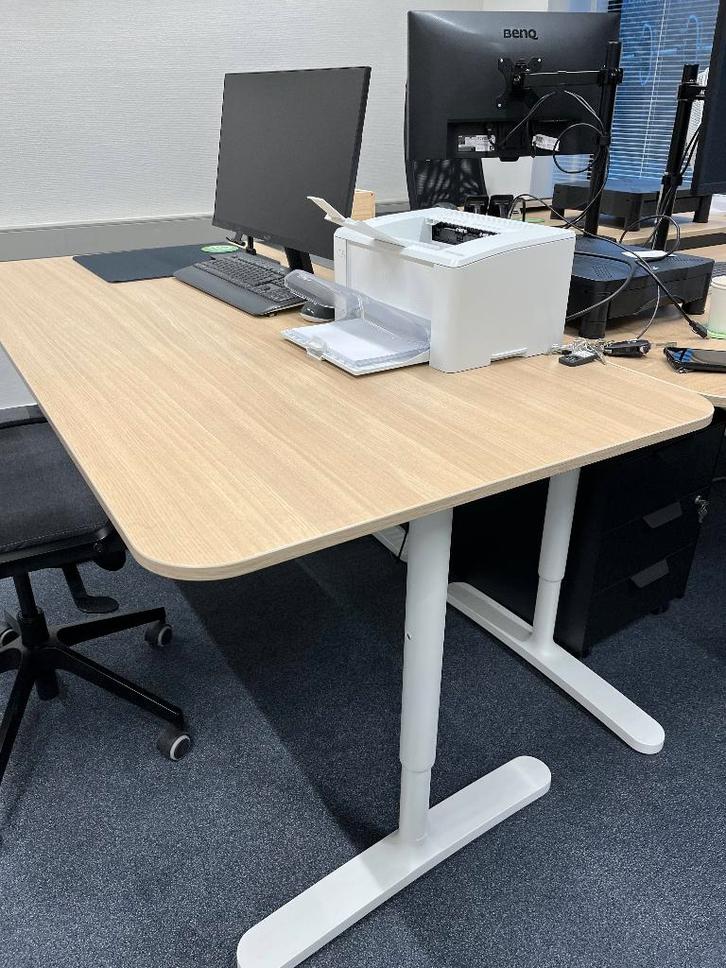 3 keer! IKEA bureau 16080 cm, wit onderstel, houtkleur blad, Huis en Inrichting, Bureaus, Gebruikt, Bureau, In hoogte verstelbaar