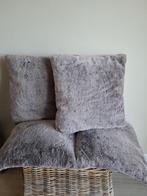 Set 4 st. sierkussens van imitatie rendiervacht, Huis en Inrichting, Ophalen of Verzenden, Nieuw, Grijs, Vierkant