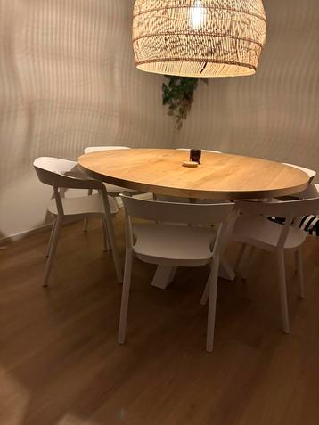 Eiken eettafel 150cm met wit onderstel beschikbaar voor biedingen