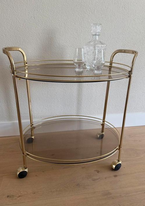 Vintage gouden drankkar op wielen, messing look met rookglas, Huis en Inrichting, Tafels | Bijzettafels, Zo goed als nieuw, Ophalen
