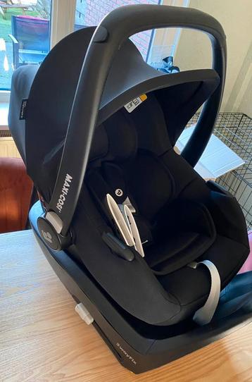 Maxicosi Cabriofix + isofix base beschikbaar voor biedingen