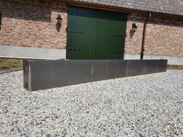 Borderrand van cortenstaal - op maat gemaakt beschikbaar voor biedingen