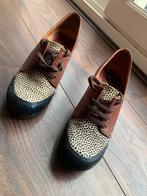 Chie Mihara damespumps, bruin met blauw. Hakhoogte 8 cm., Kleding | Dames, Ophalen of Verzenden, Zo goed als nieuw, Bruin