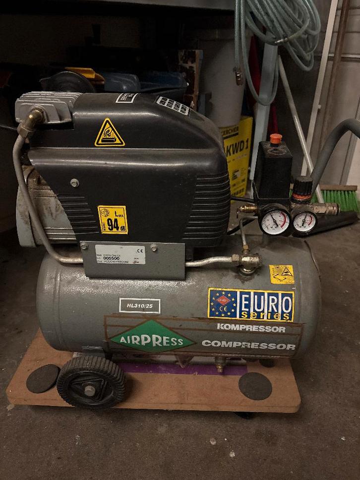 compressor, Doe-het-zelf en Verbouw, Compressors, Gebruikt, 6 tot 10 bar, Minder dan 25 liter, Minder dan 200 liter/min, Olievrij