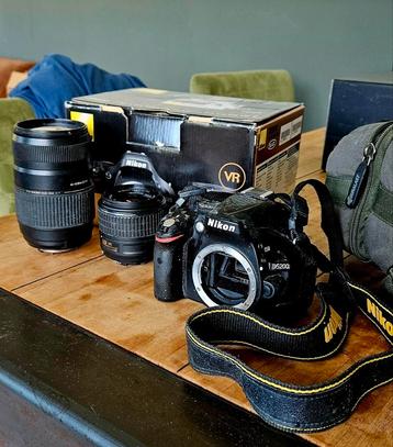 Nikon D5200 + AF-S DX NIKKOR 18-55mm + 70-300 beschikbaar voor biedingen