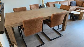 Tafel en 6 stoelen ook los te koop beschikbaar voor biedingen