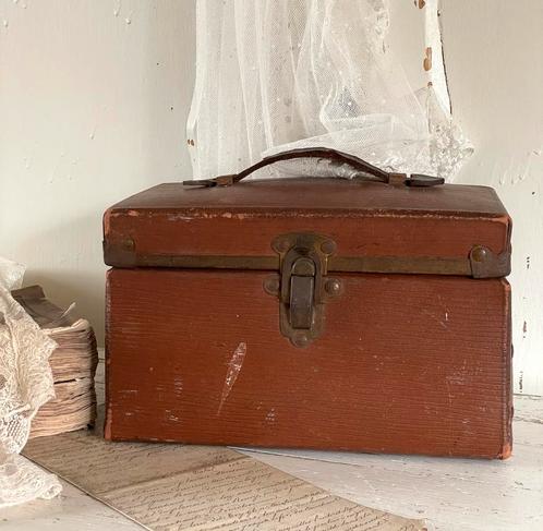 Brocante oud koffertje met leren handvat, Antiek en Kunst, Curiosa en Brocante, Verzenden