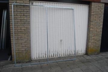 IJzeren Hekwerk schutting kippenren hondenkooi enz. 25x2 mtr beschikbaar voor biedingen