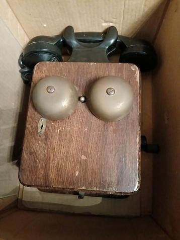 Antieke Wandtelefoon met Bellen type V 2748 A beschikbaar voor biedingen