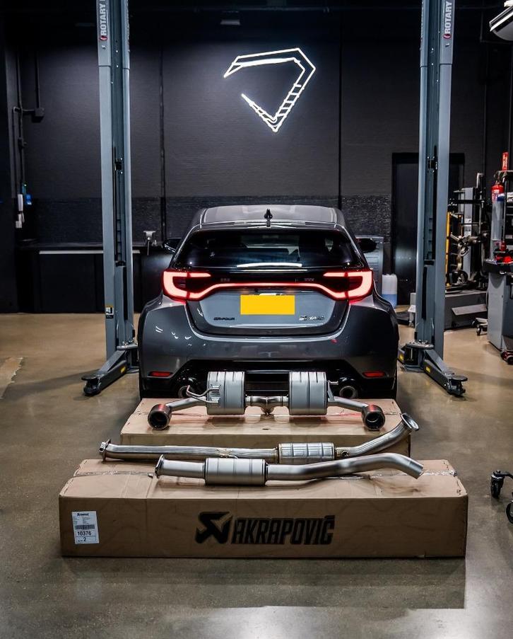 Akrapovic catback uitlaatsysteem - Toyota Yaris GR GRMN, Auto diversen, Tuning en Styling, Ophalen of Verzenden