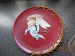 ANTIEK ROOD BORD MET ENGEL, UIL EN MOOIE SIERRANDEN, Ophalen of Verzenden