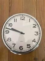 Klok Rond Ikea Pugg rvs 32 cm, Ophalen of Verzenden, Gebruikt, Analoog, Wandklok