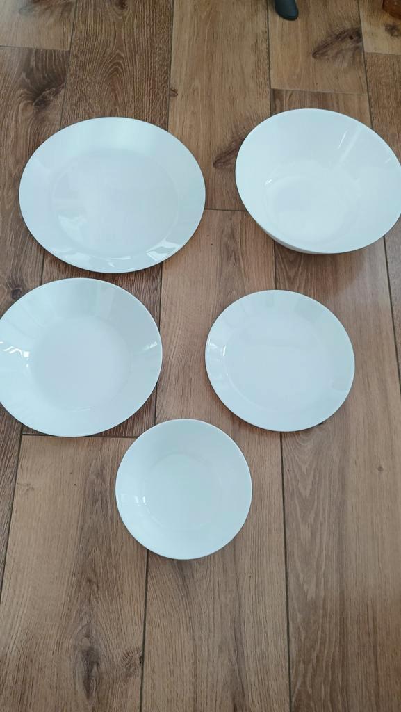 Melkglas Servies - Borden en Kommen, Huis en Inrichting, Keuken | Servies, Bord(en), Overige stijlen, Ophalen