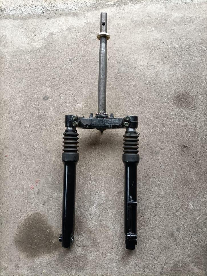 Orginele voorvoork Fiddle 2  E5 (z.g.a.n) en Xpro (gebruikt), Fietsen en Brommers, Brommeronderdelen | Scooters, Zo goed als nieuw