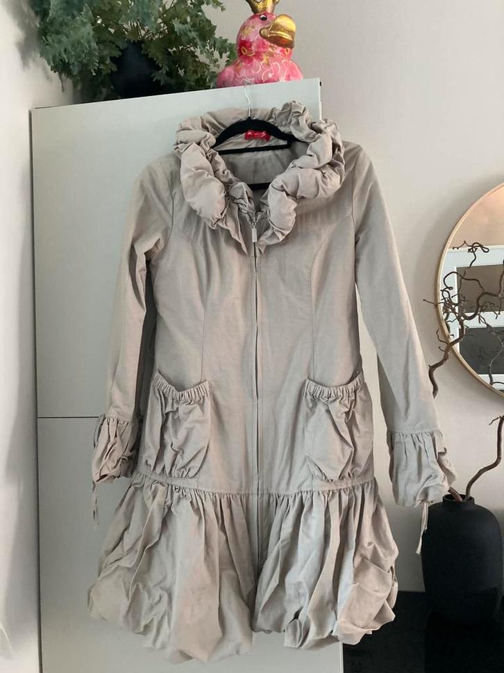 René Derhy  Prachtige beige jas , maat M, Kleding | Dames, Jassen | Zomer, Zo goed als nieuw, Maat 38/40 (M), Beige, Ophalen of Verzenden