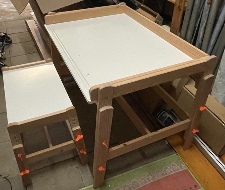 Kinderbureau met kruk flisat ikea, Kinderen en Baby's, Kinderkamer | Tafels en Stoelen, Gebruikt, Tafel(s) en Stoel(en), Ophalen