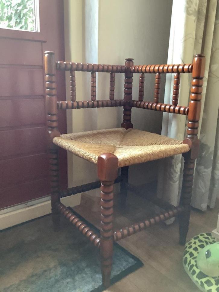 Antieke eiken Hollandse Hoekstoel Rieten zitting goede staat, Antiek en Kunst, Antiek | Meubels | Stoelen en Banken, Ophalen