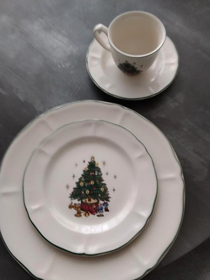 Porseleinen kerst servies, Antiek en Kunst, Antiek | Servies los, Ophalen of Verzenden