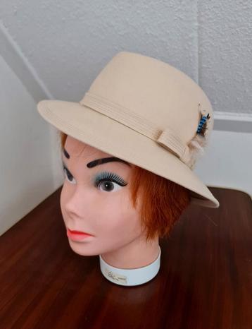 Mayser Modell hoed dames beige + prachtige originele veren
 beschikbaar voor biedingen