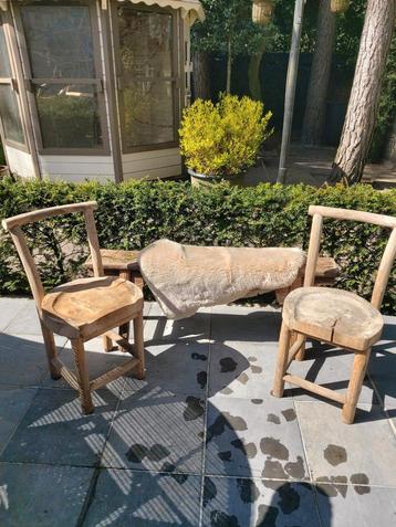 2 stoelen beschikbaar voor biedingen