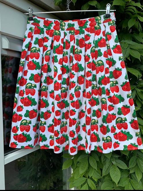 Retro plooirok met aardbeienmotief merk Grace Karin, maat M, Kleding | Dames, Rokken, Zo goed als nieuw, Maat 38/40 (M), Rood