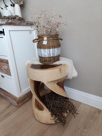 Suar houten bijzettafeltjes unieke modellen rond en vierkant beschikbaar voor biedingen