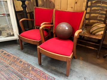 Stoelen, poef, serveertrolleys beschikbaar voor biedingen