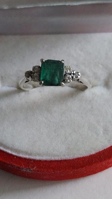 Vintage zilveren ring gezet met smaragd en 6 diamanten  beschikbaar voor biedingen