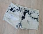 Korte spijkerbroek, wit, maat M, ongedragen, Ophalen of Verzenden, Nieuw, Wit, W30 - W32 (confectie 38/40)