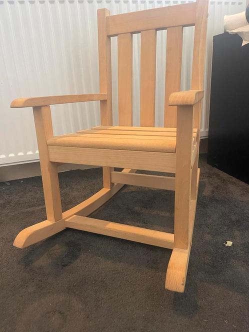 Houten Kinder Schommelstoel – Knus, speels en duurzaam, Kinderen en Baby's, Kinderkamer | Tafels en Stoelen, Zo goed als nieuw
