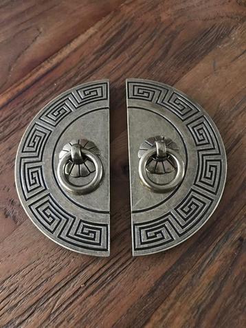 Chinees beslag chinese bruidskast of oosterse kast bewerkt  beschikbaar voor biedingen