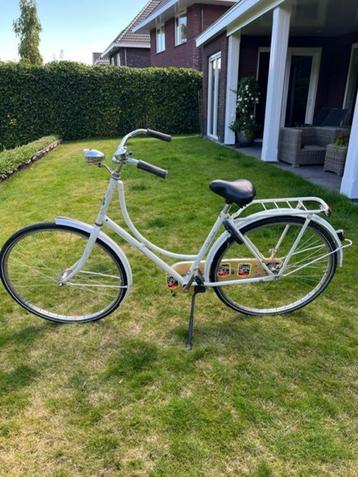 Te koop witte oma batavus fiets old dutch beschikbaar voor biedingen