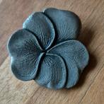 Broche Tinnen Viooltje - Gesigneerd, Ophalen of Verzenden, Overige materialen