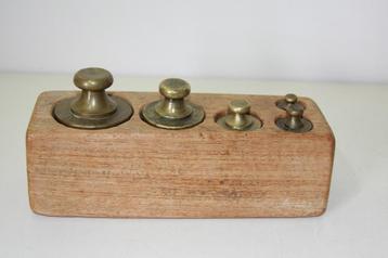 Antiek gewichtenblok (w.o. 1 kg tm 50 gram) beschikbaar voor biedingen