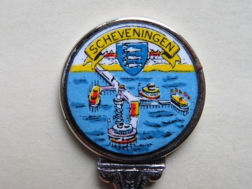 Lepeltje Scheveningen wapen en Pier porseleinen schildje, Antiek en Kunst, Antiek | Bestek, Verzenden