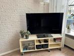 Houten tv-meubel op wieltjes, Huis en Inrichting, Kasten | Televisiemeubels, Gebruikt, Ophalen