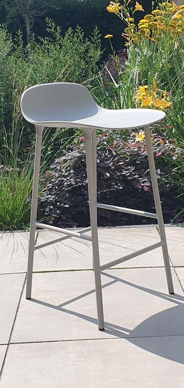 Zachtgrijze Normann Kopenhagen Form barkruk - zithoogte 65cm beschikbaar voor biedingen