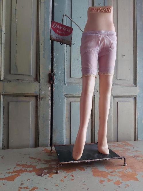 Orgineel reclame figuur voor Danskin lingerie ca 1950, Verzamelen, Merken en Reclamevoorwerpen, Zo goed als nieuw, Reclamebord