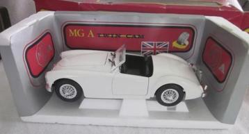 Polistil MG A Twin Cam Serie Gold schaal 1:16 in doos . beschikbaar voor biedingen
