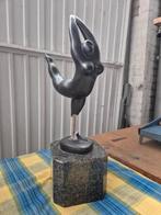 Beschadigd beeld van Nic Jonk uit 1981 te koop., Ophalen of Verzenden