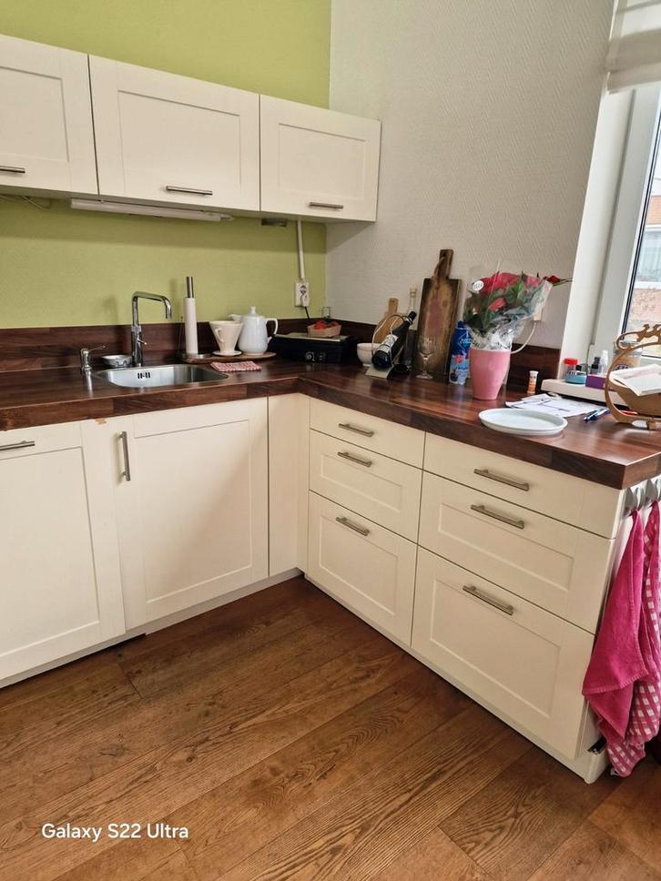 Crème hoekkeuken met houten blad, Huis en Inrichting, Keuken | Complete keukens, Gebruikt, Hoekkeuken, Crème, Hout, Ophalen of Verzenden