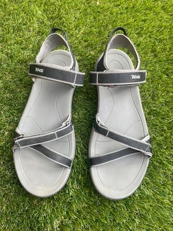 Outdoor TEVA SANDAALTJES mt 38 ZGAN beschikbaar voor biedingen