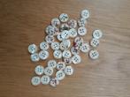 41 dezelfde knopen - voor en achterkant zijn verschillend, Ophalen of Verzenden, Nieuw, Knutselwerk