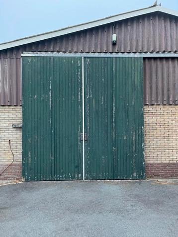 Wegens vervanging schuif deuren voor de stal beschikbaar voor biedingen