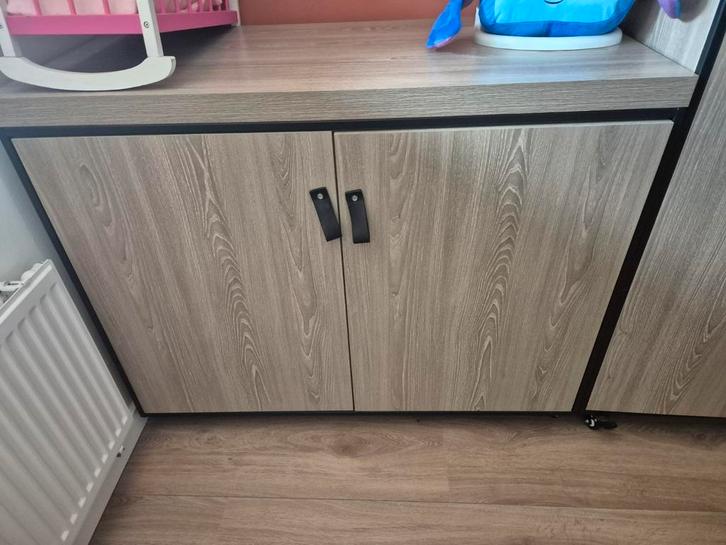 Babykamer compleet houtlook met zwart staal, Huis en Inrichting, Kasten | Dressoirs, Zo goed als nieuw, 50 tot 100 cm, 50 tot 75 cm